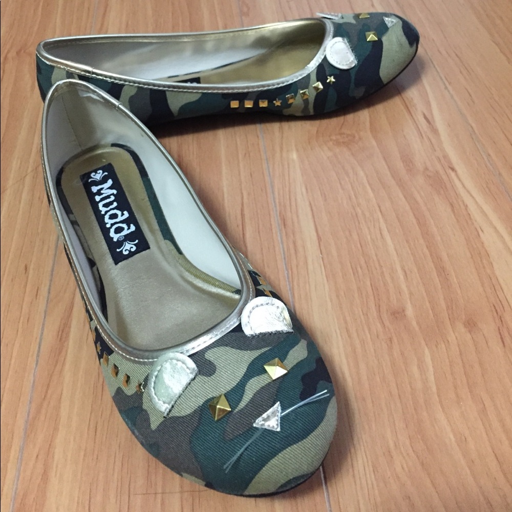NWOT Studded camo mouse flats